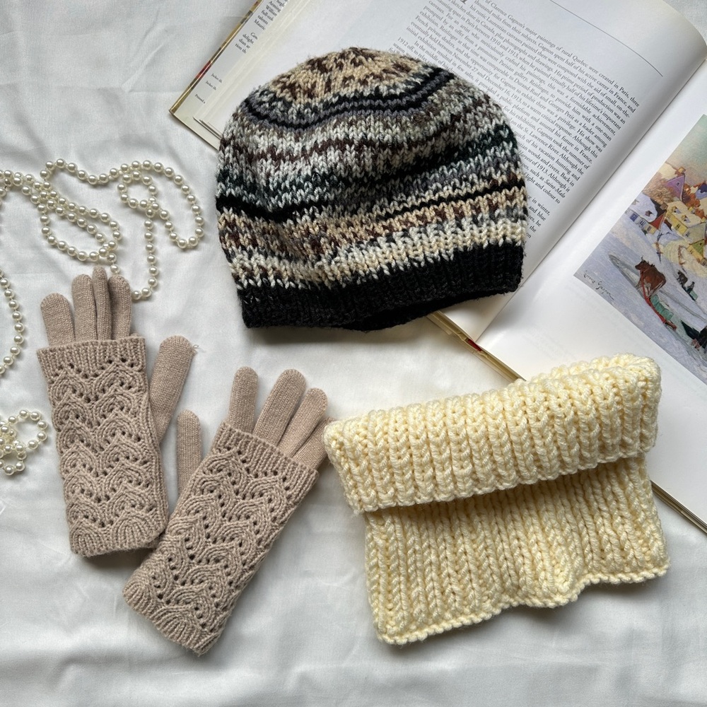$3/50 Kitted Set (gloves hat scarf)